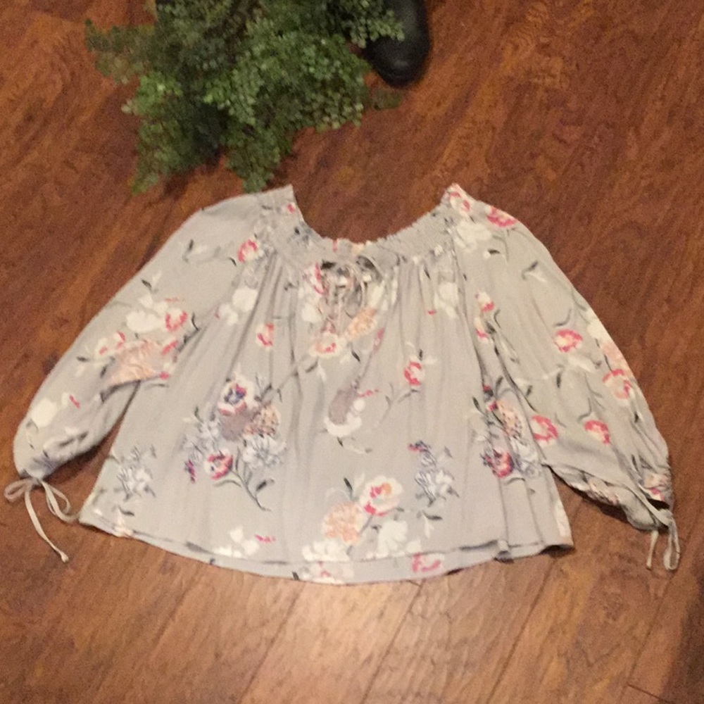 ASTR The Label Off the Shoulder Grey Blouse - Picture 5 of 5